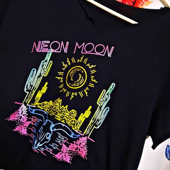 Tops - ~{Unbranded}~ Neon Moon country western crop top.